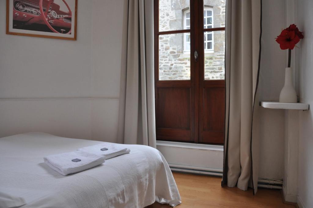Cafe Hotel Du Theatre Dinan Kültér fotó